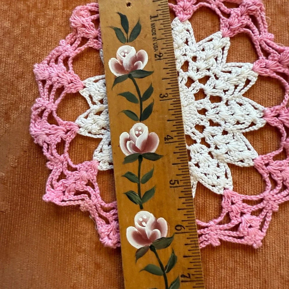 Set of 4 Vintage Crochet‎ Doilies Pink White Floral Table Decor